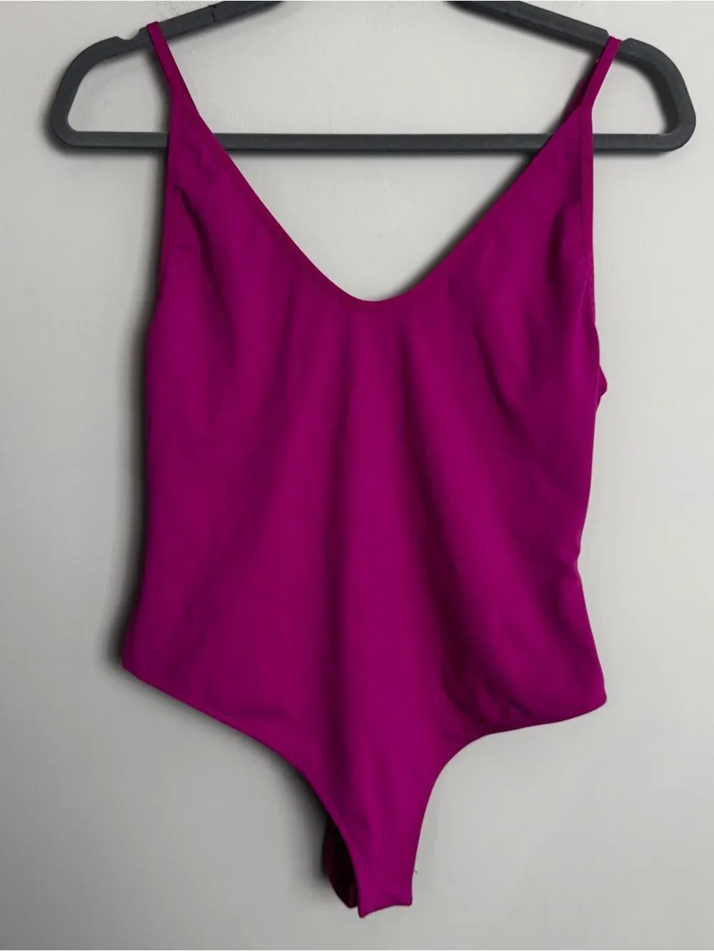 FREE PEOPLE | INTIMATELY Magenta V-Neck Spaghetti Strap Bodysuit Women’s Size M